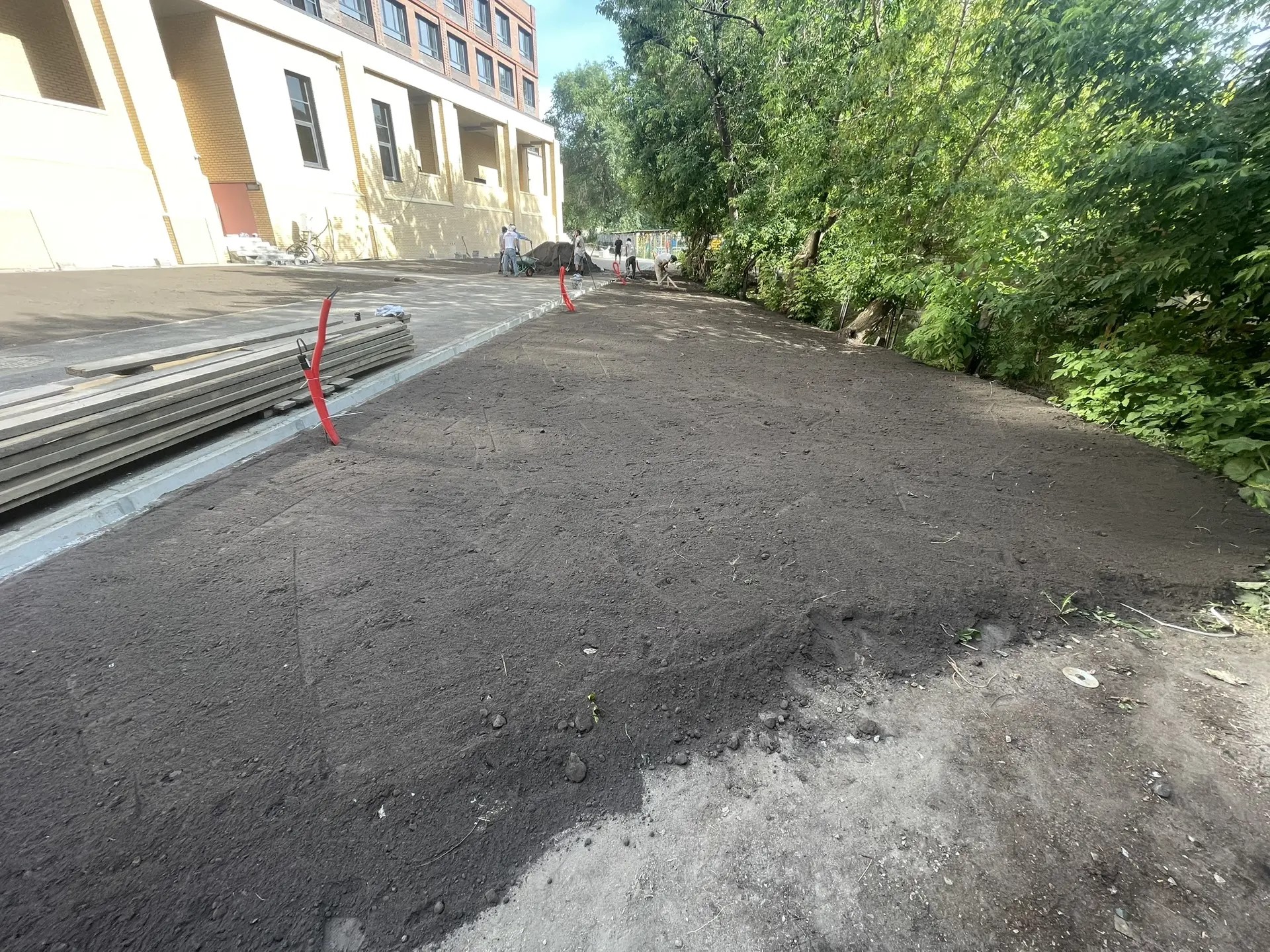 Дорожка возле дома