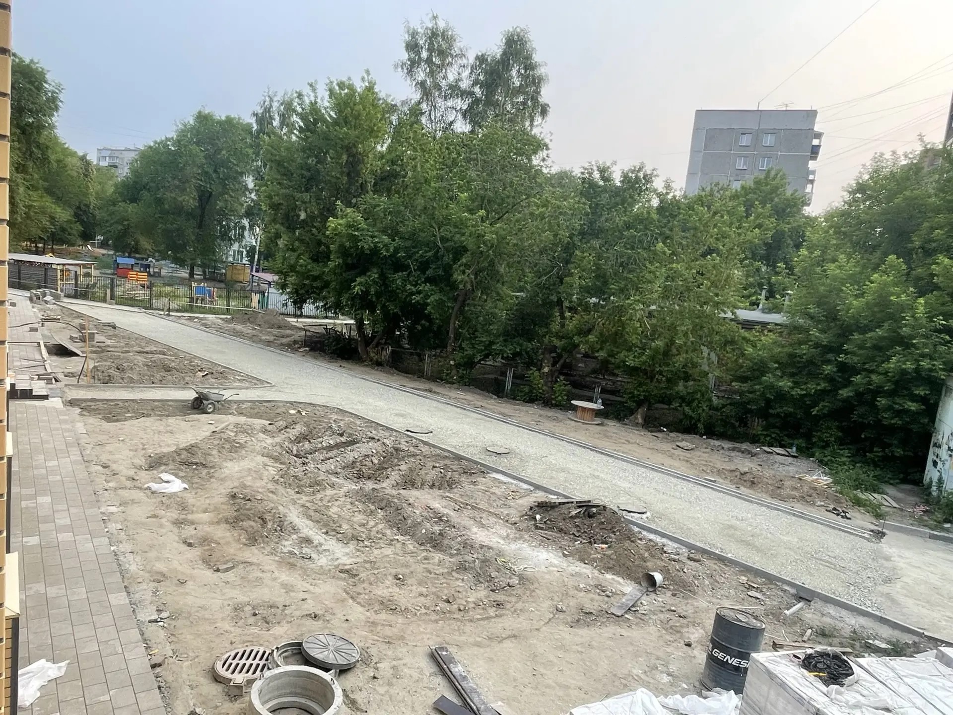 Дорожка возле дома