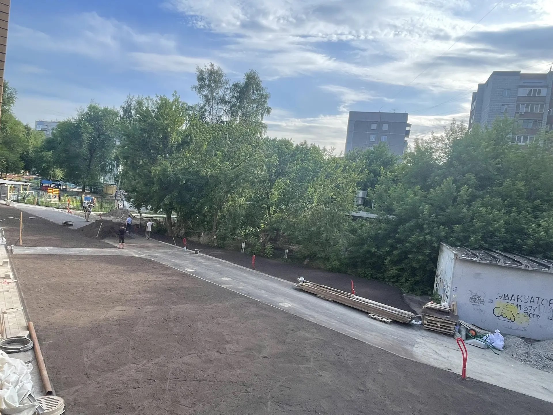 Дорожка возле дома